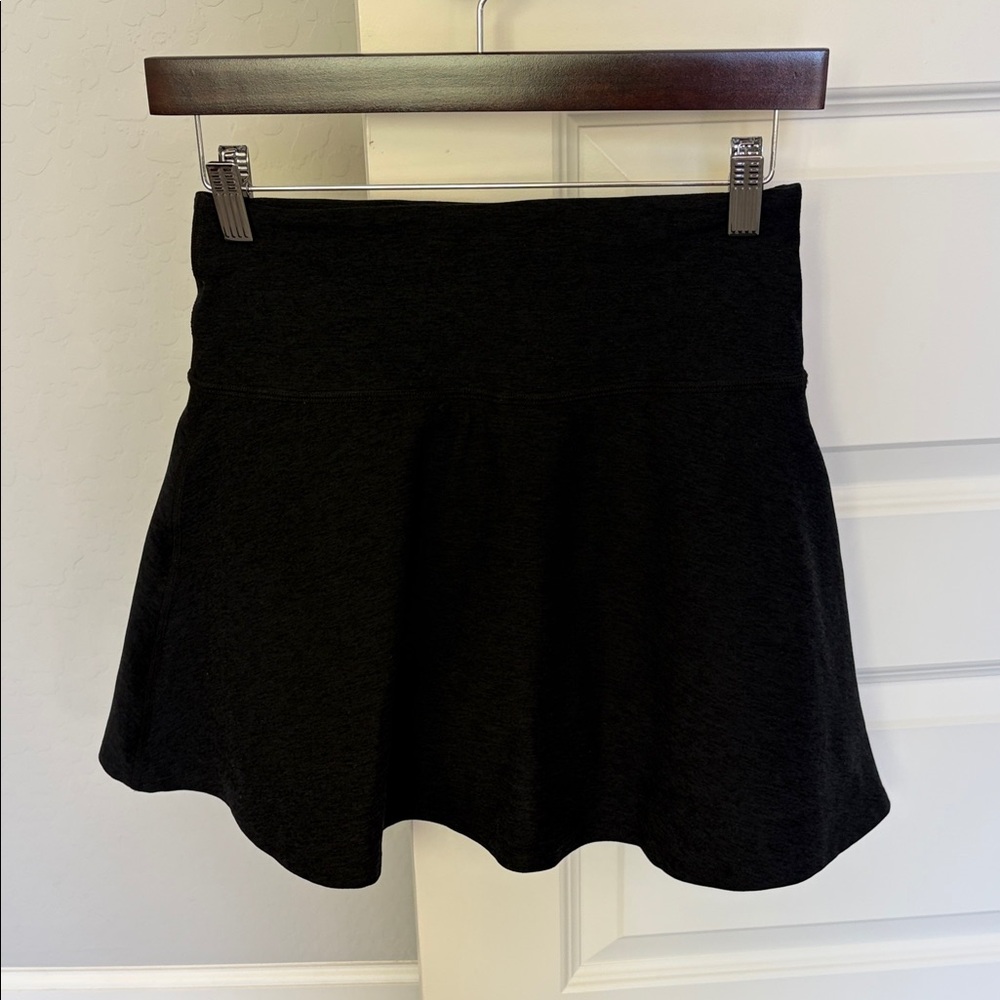Beyon Yoga woman’s size small space dye skirt with built in shorts blk like new
